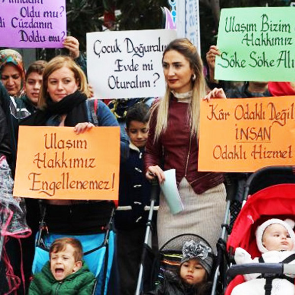 Açık Bebek Arabasıyla Toplu Taşıma Araçlarına Binmek Yasaklandı!