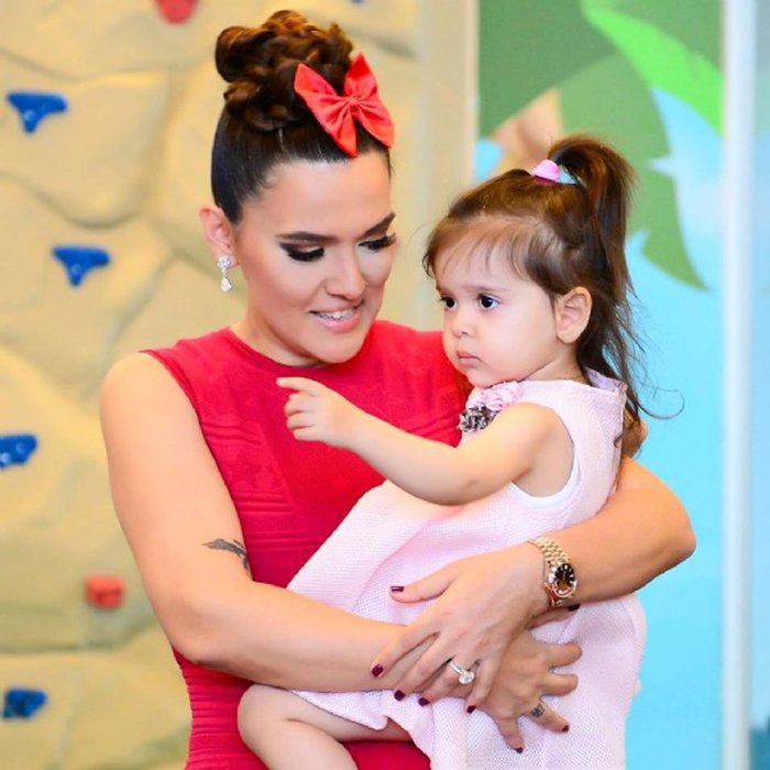 Demet Akalın'dan Duygusal Mesaj: 'cici Annen Hep Yanında Olacak'