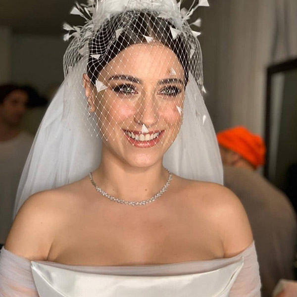 Hazal Kaya’dan Beklenen Haber Geldi!