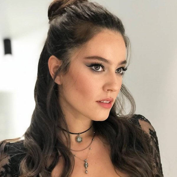 Pelin Akil Gözyaşlarını Tutamadı