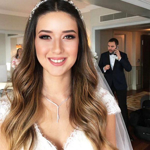 Kızıyla İlk Fotoğrafını Paylaştı