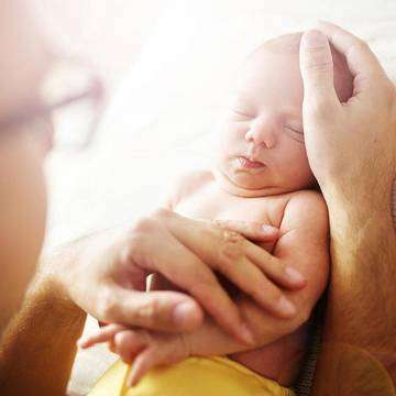 Babasının Bebeğiniz İle Bağ Kurmasına Yardımcı Olun