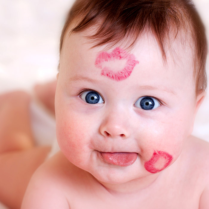 Bebeği Öptürmeli Mi, Öptürmemeli Mi?