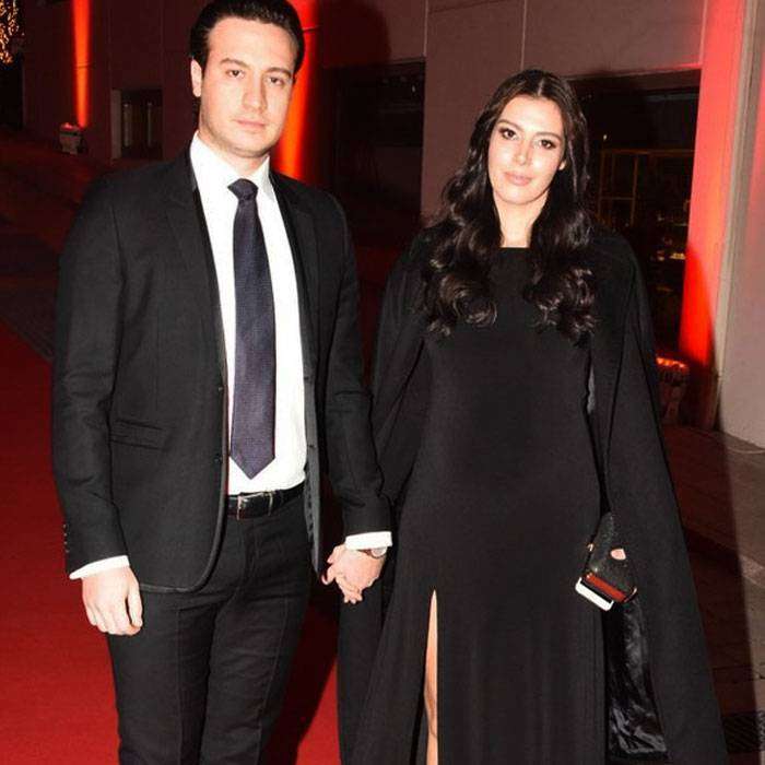 Hatice Şendil Belirginleşen Karnıyla Kameralara Poz Verdi