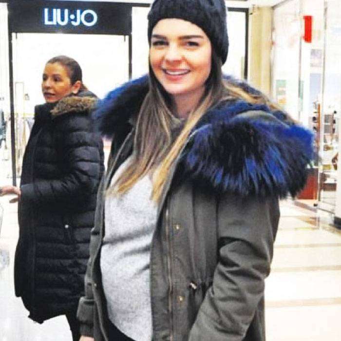 Pelin Karahan Büyüyen Karnıyla Poz Verdi