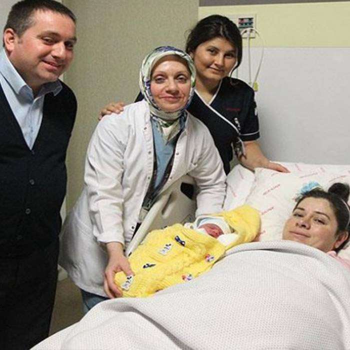 Kanseri Yendi Ve İkinci Çocuğunu Dünyaya Getirdi