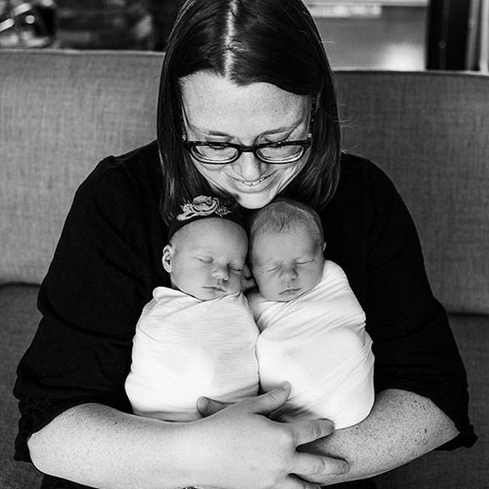 Bir Annenin Yeni Doğan Ama Zamanı Olmayan İkizleriyle Olan Dokunaklı Fotoğrafları