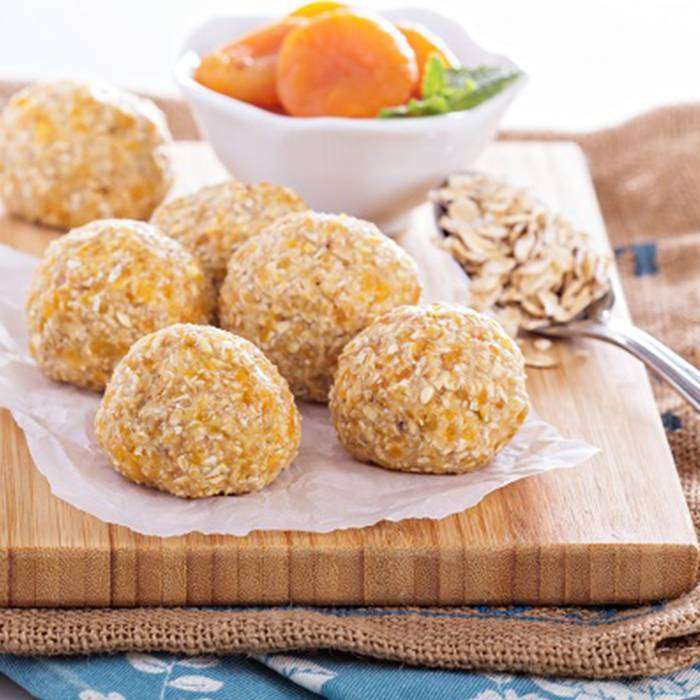 Hafif Tatlı: Kayısılı Yulaf Topları