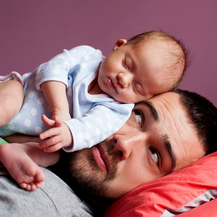 Bebeğe Bakarken Halden Hale Giren Babaların Komik Görüntüleri