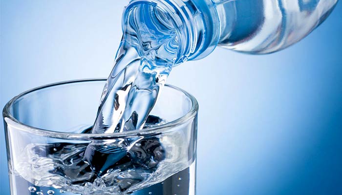 kabızlığa-iyi-gelen-besinler-su