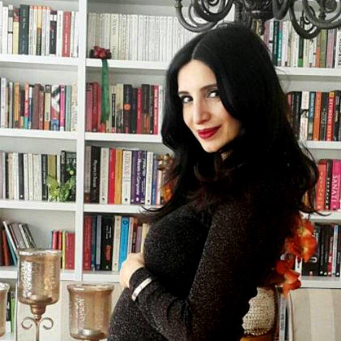 Hamile Olan Başak Sayan Cilt Lekeleri için Çözüm Arıyor