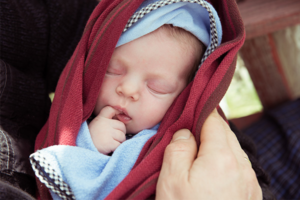 bebekler parmağını neden emer