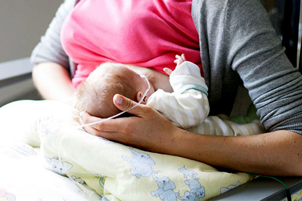 premature-bebekler-anne-sütü