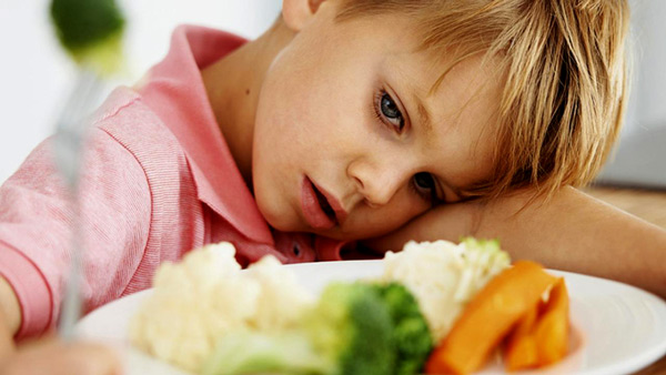 bebeklerde sofrada oturma