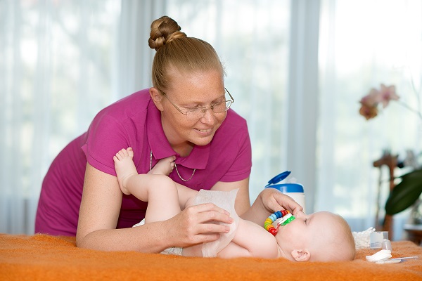 çalışan anneye bakıcı parası