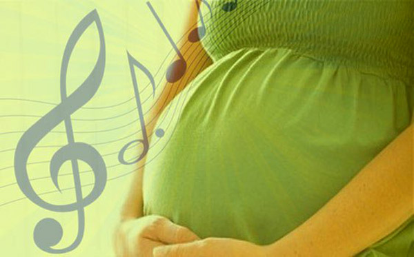 anne karnında müzik dinletme
