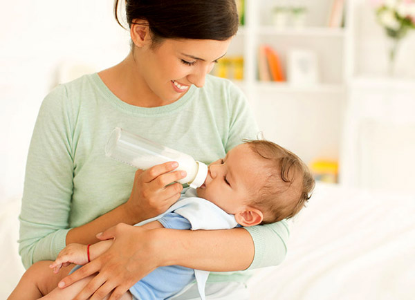 bebeğin boğazına süt kaçması