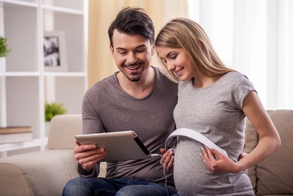 bebeğe anne karnında vals diinletin