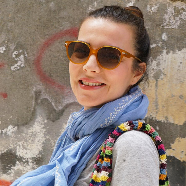 Burcu Kara Hamileliğinde Bol Bol Hurma Yiyor!