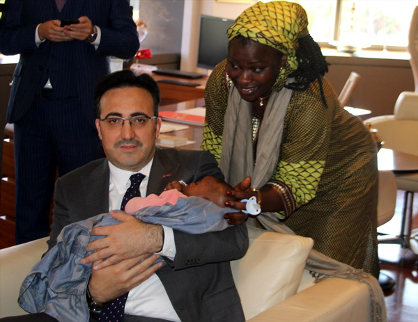 uçakta doğan bebek