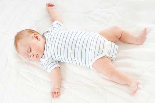 bebeği sallayarak uyutmak