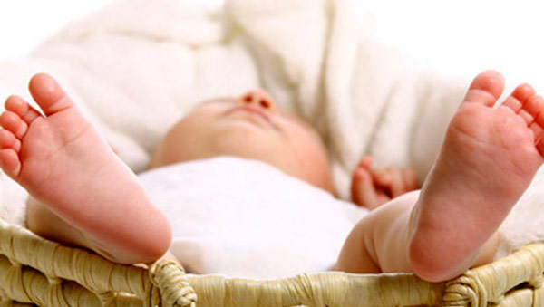 bebeklerde topuk kanı testi