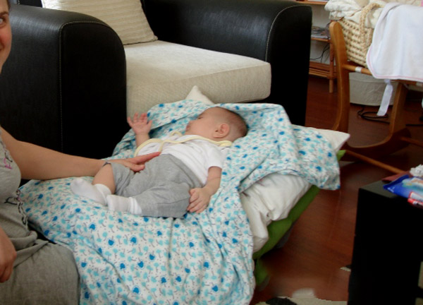 bebeği ayakta sallamak 