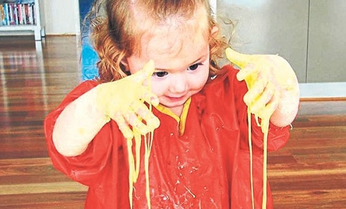 slime isimli oyuncak egzama yapıyor