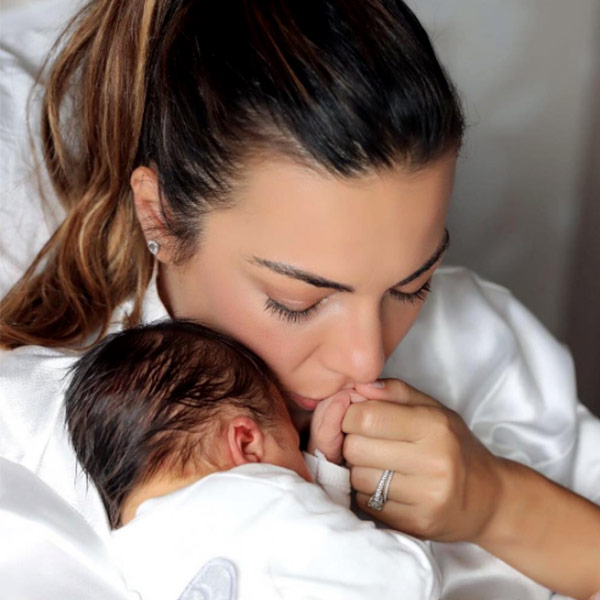 Burcu Kara'nın Oğlu 1 Aylık Oldu!