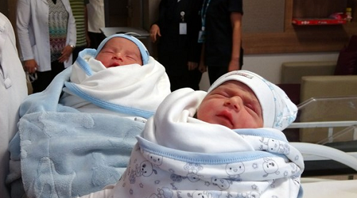 anne ve kızı aynı anda doğum yaptı