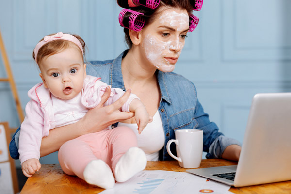 Doğum yapan çalışan annelere devletten destek - yarım gün çalışma hakkı