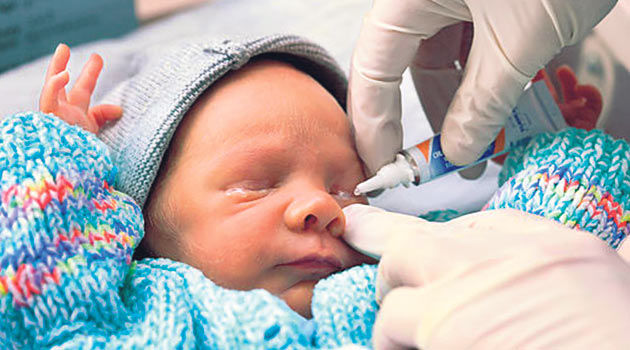 bebeklerin gözlerinde çapaklanmasına ne iyi gelir