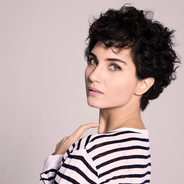 Tuba Büyüküstün Hamile Mi? Oyuncunun Son Fotoğrafı Olay Oldu!