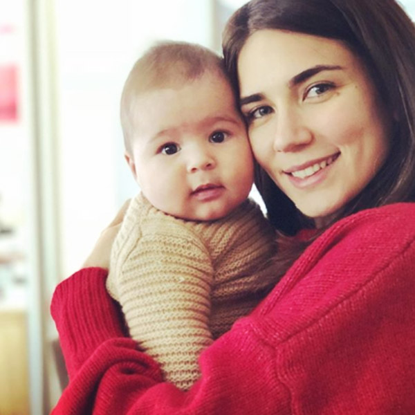 Buse Varol Bebeği Hakkında Merak Edilenleri Cevapladı!