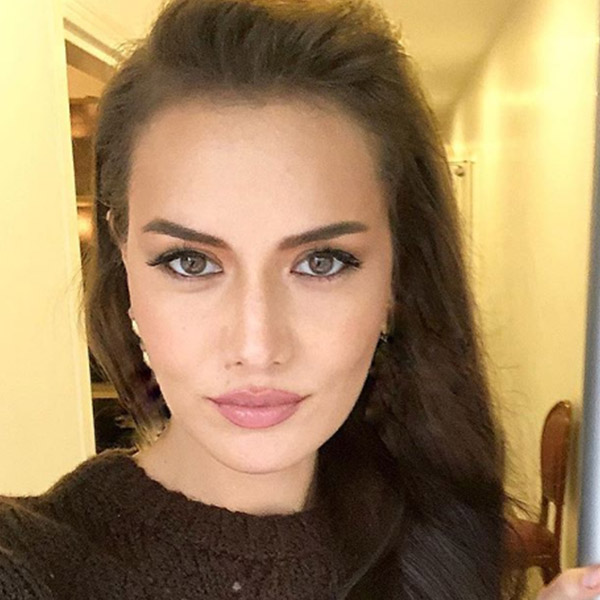 2,5 Aylık Hamile Olan Fahriye Evcen’den Burak Özçivit’e Yasak Geldi!