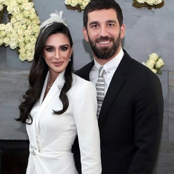 Arda Turan Baba Oluşunu Böyle Kutladı!