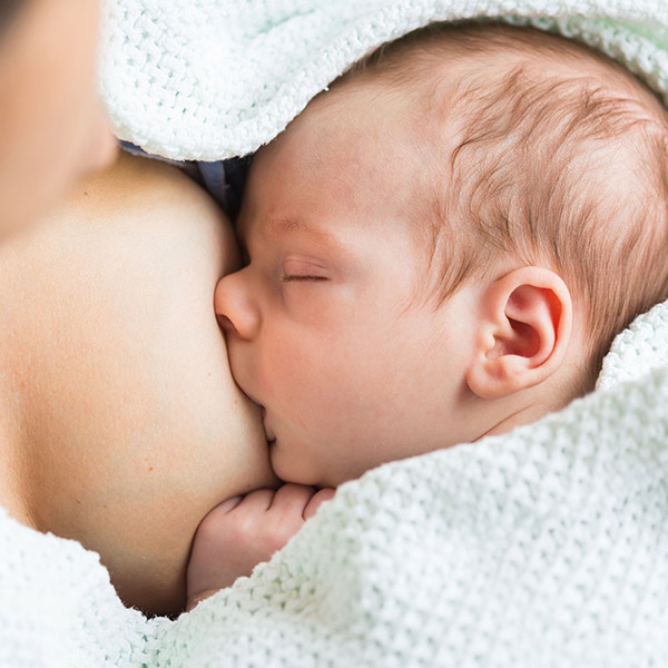 Süt Kanallarınızı Açmanın En İyi Yolu: Meme Masajı