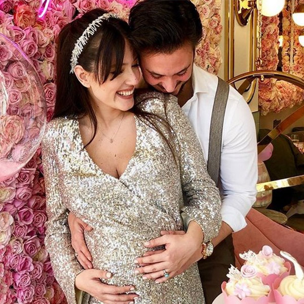 Pelin Akil'den İkizleri İçin Çay Partisi!