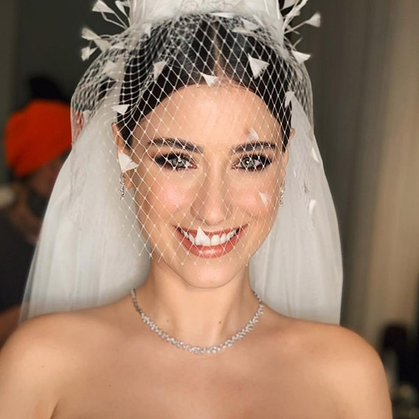 Hazal Kaya’dan İlk Paylaşım! İşte Fikret Ali…