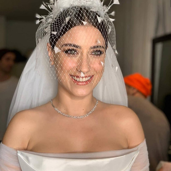 Hazal Kaya’dan Hemcinslerine Destek!