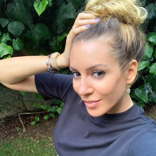 Sinem Kobal’dan Karnı Burnunda İlk Poz!