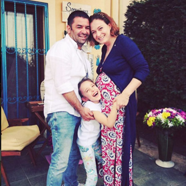 Ceyda Düvenci Oğlu Okan Ali'nin İlk Fotoğrafını Paylaştı