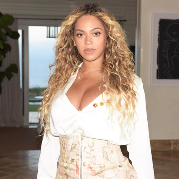 Beyonce Doğum Sonrasında Çekilen Fotoğrafları ile Herkesi Büyüledi!