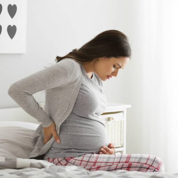 Hamilelikte Mide Ağrısı: Neden Olur, Nasıl Geçer?