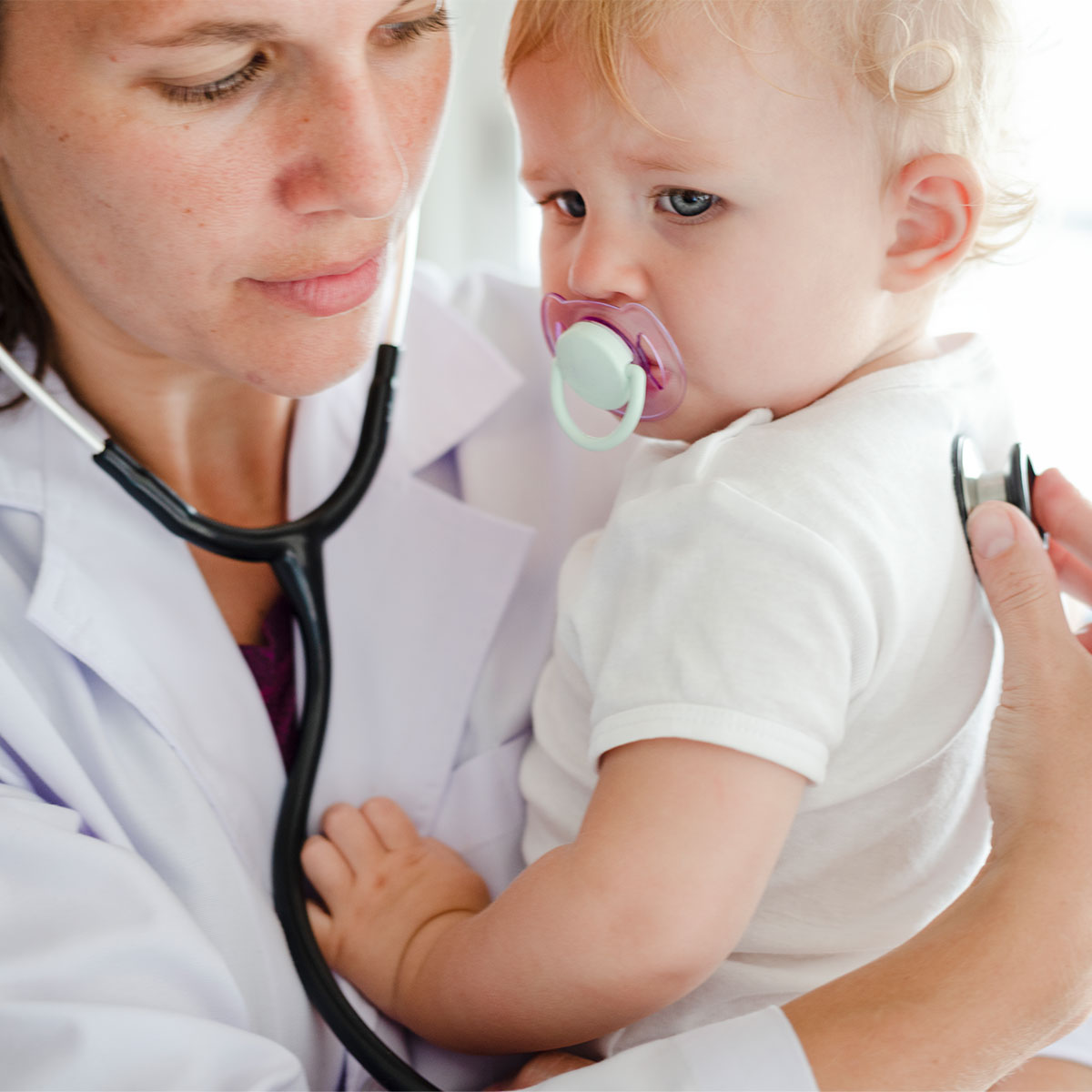 Bebeğinizin Boğaz Ağrısını Yatıştırmak İçin 4 İpucu