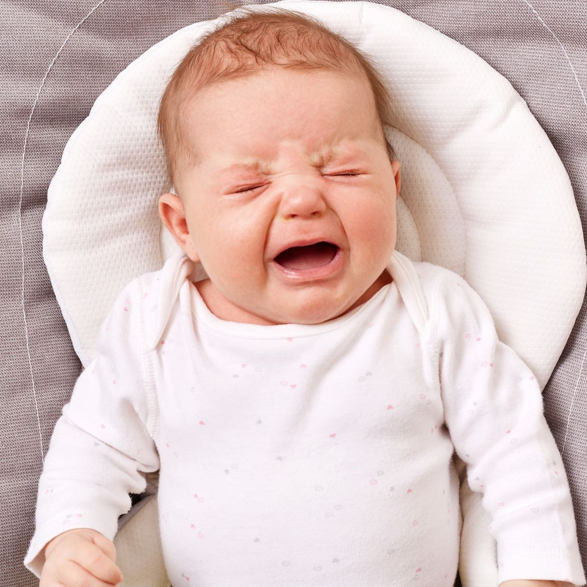 Bebeğim Gece Saat Başı Uyanıyor, Ne Yapmalıyım?