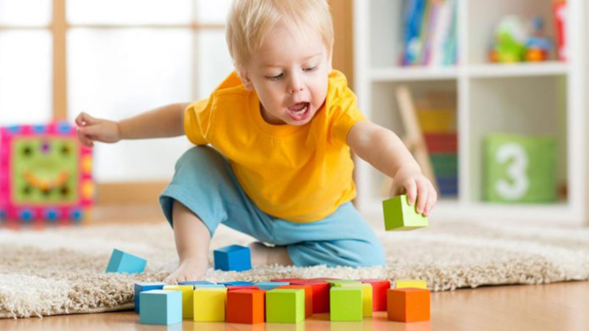 9-12 Aylık Bebekler İçin Oyuncak Önerileri: Eğitici Ve Eğlenceli