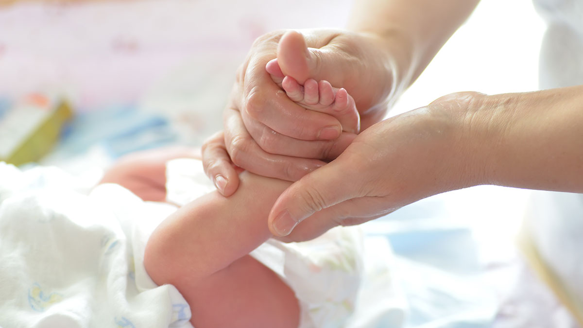 Bebek Masajı: Faydaları Ve Doğru Teknikleri