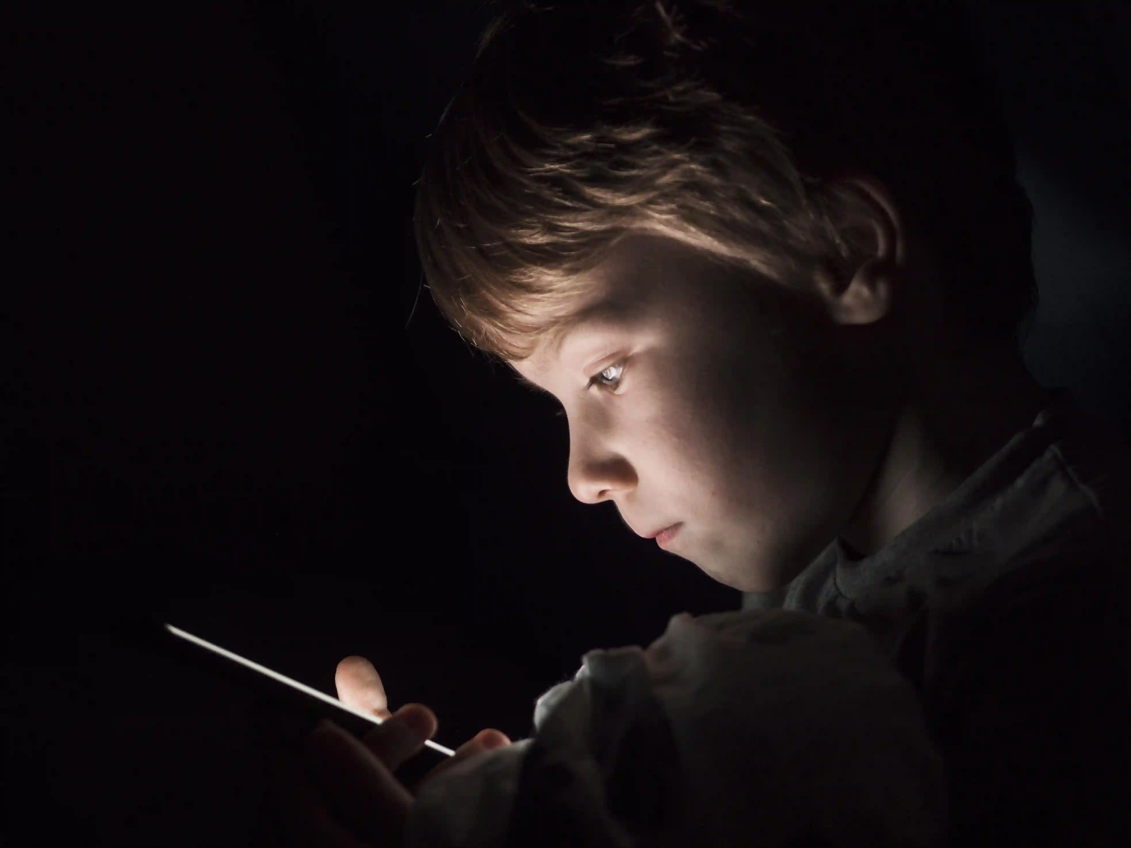 Çocuklarda Ekran Bağımlılığının 6 Belirtisi