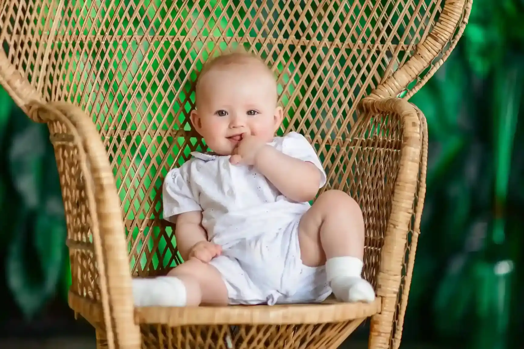 Yenidoğan Bebeklerin Parmak Emmesi Sakıncalı Mı?
